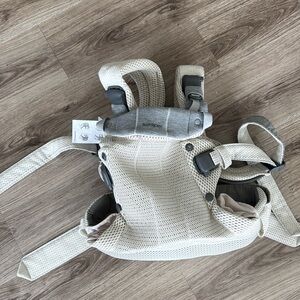 Babybjorn mesh free carrier